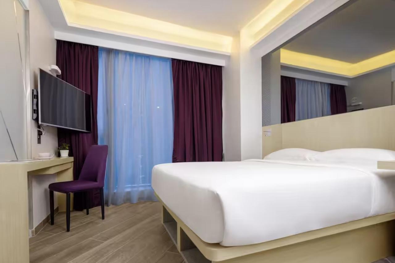 Starphire Hotel Hong Kong Exterior photo